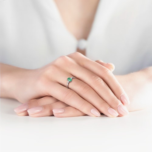 Pierścionek Secret Garden: białe złoto, szmaragd